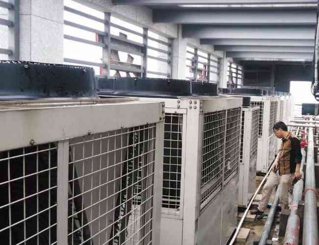 蒸發(fā)器清洗 主機清洗 機組保養(yǎng) 開利機組 風道清洗 中央空調清洗 清洗風道取證  盤管清洗 
